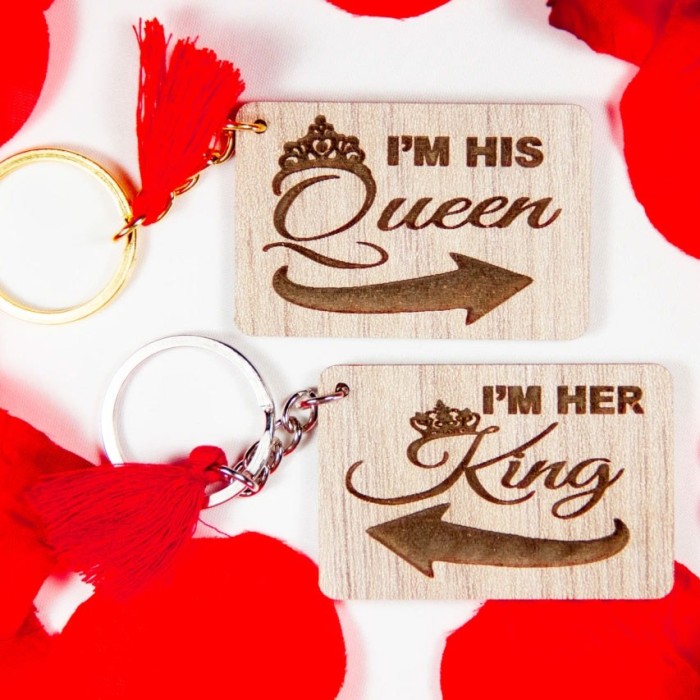 Χειροποίητο μπρελόκ ''Her king-His queen'' (HC1107)